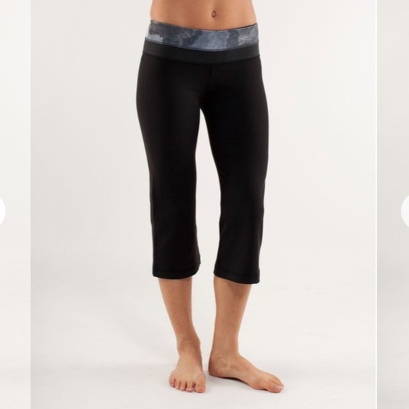lululemon athletica Pants - Lululemon Groove Reversible Black Cropped Leggings Womens 4 Y2K Activewear Yoga